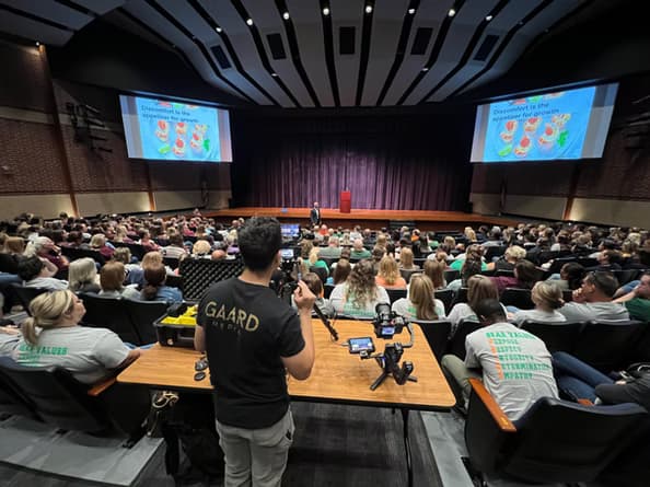 Podcast audience growth strategies and analytics dashboard